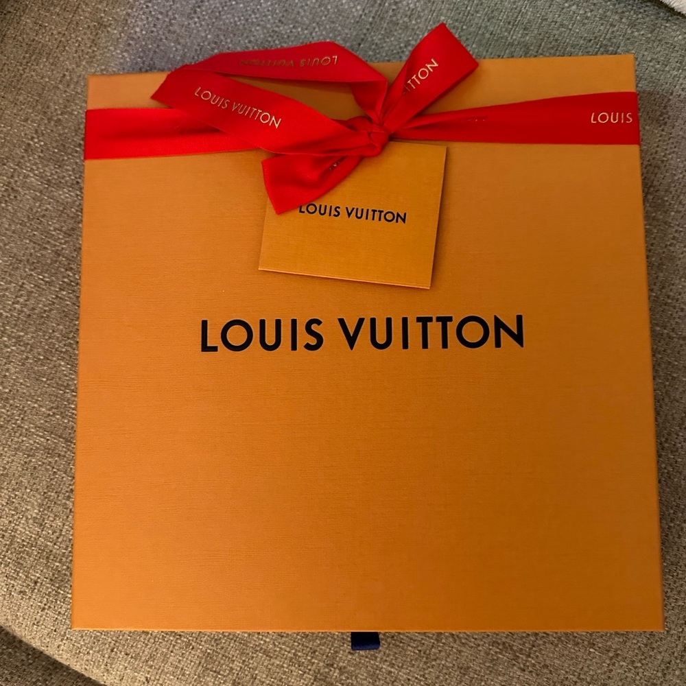 LOUIS VUITTON Scarf Box (10.5” x 10.5”) Excellent condition, pull drawer. LUXURY